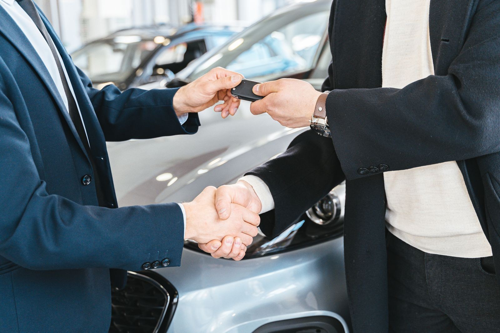 Remise des clés lors de la vente d'une voiture